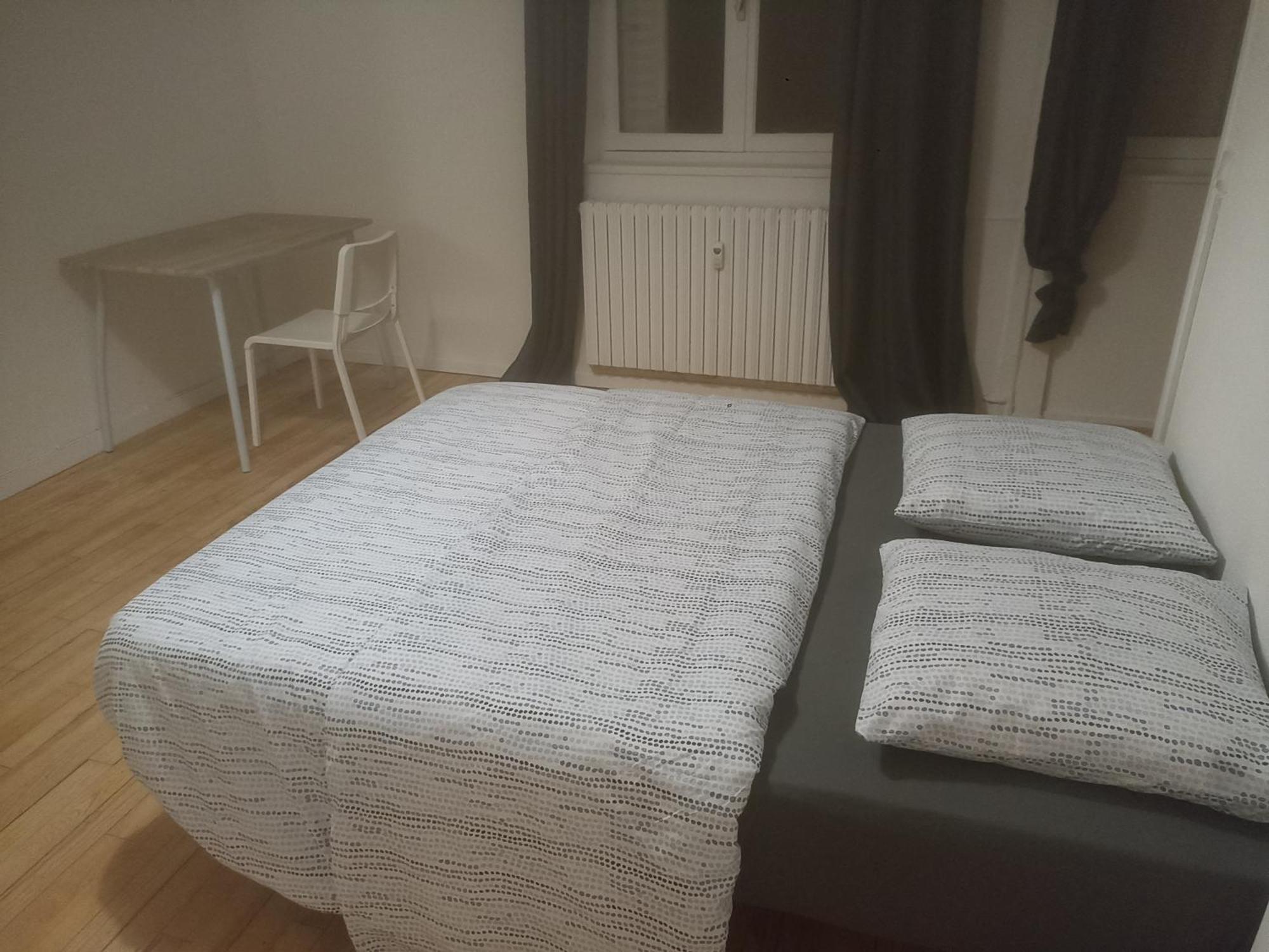 Aux Thermes Apartment *